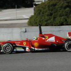 Felipe Massa rueda con el F138 en Jerez