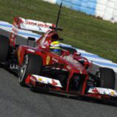 El Ferrari F138 rueda en el circuito de Jerez