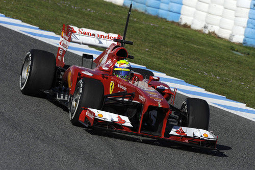 El Ferrari F138 rueda en el circuito de Jerez