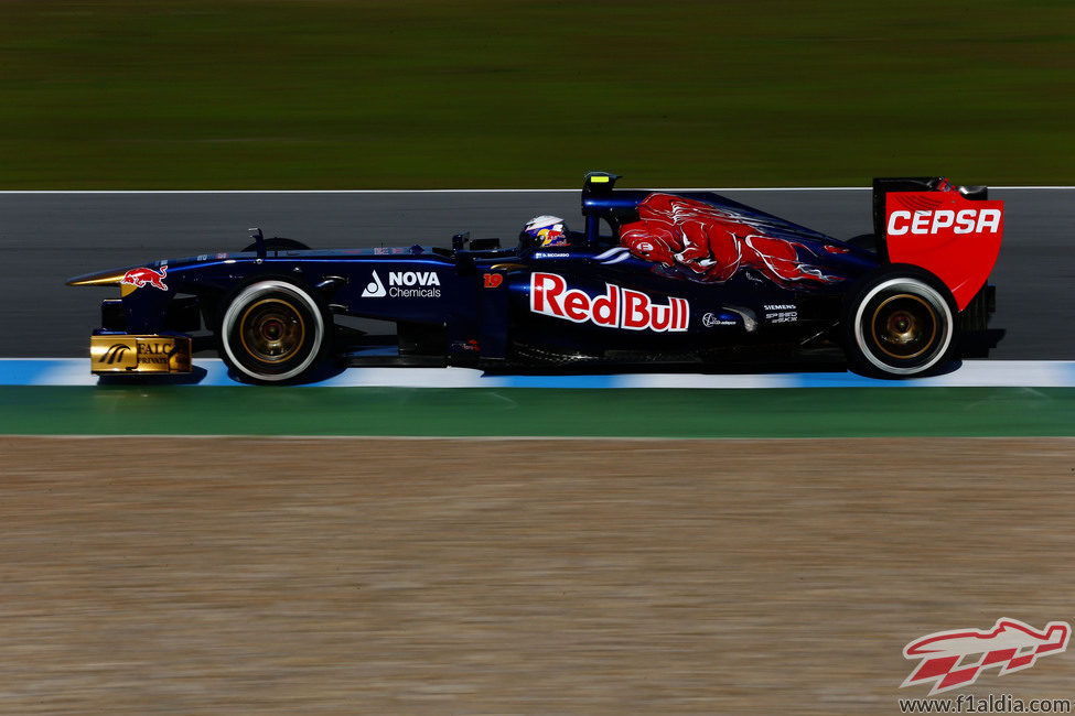Daniel Ricciardo rueda en Jerez con el STR8