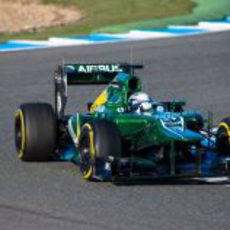 Giedo van der Garde toma una curva en Jerez