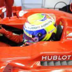 Felipe Massa se concentra en el F138