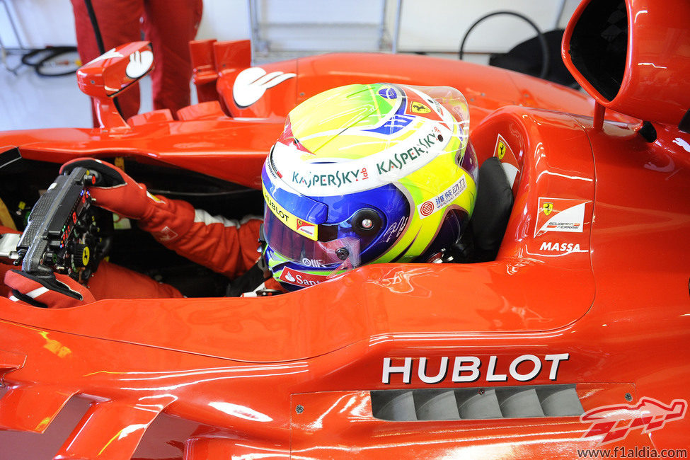 Felipe Massa se concentra en el F138