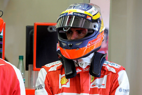 El casco de Pedro de la Rosa en Ferrari