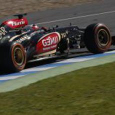 Kimi Räikkönen exprime en la pista de Jerez a su nuevo E21