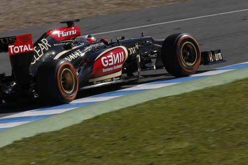 Kimi Räikkönen exprime en la pista de Jerez a su nuevo E21