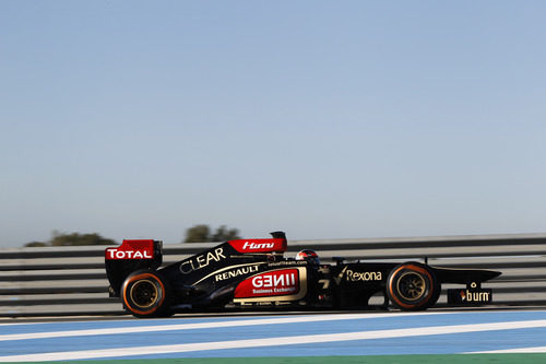 Kimi Räikkönen rueda con su E21 en los primeros test de pretemproada
