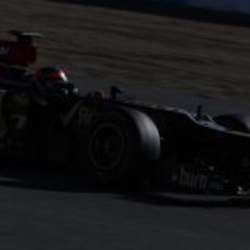 Kimi Räikkönen ve como cae el sol montado en su E21