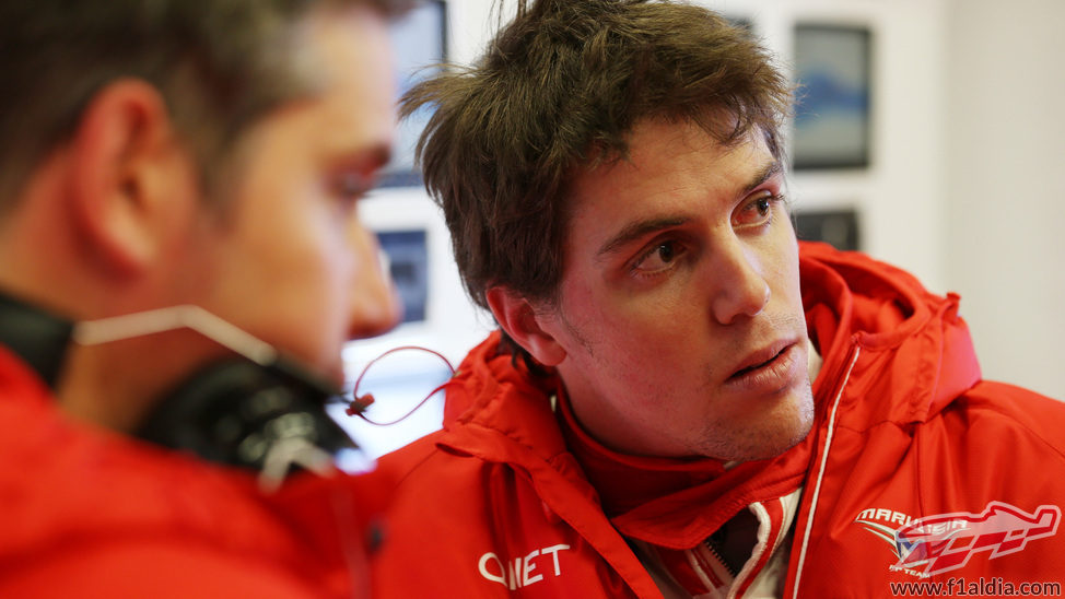 Luiz Razia en el box de Marussia