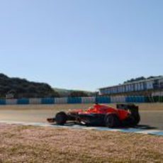 Luiz Razia en el circuito de Jerez con el Marussia MR02