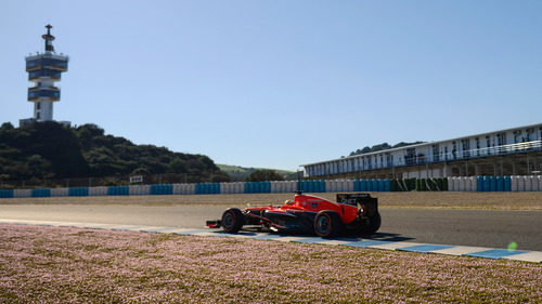 Luiz Razia en el circuito de Jerez con el Marussia MR02