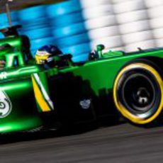 Charles Pic rueda con el Caterham CT03 en Jerez