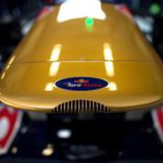 El logo de Toro Rosso, al frente del STR8