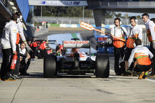 Cambio de neumáticos de Paul di Resta