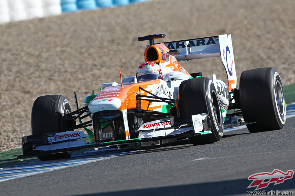 Paul di Resta pasa por la recta de Jerez