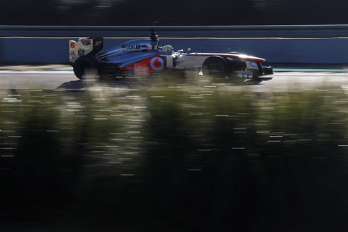 Sergio Pérez rueda con McLaren en Jerez
