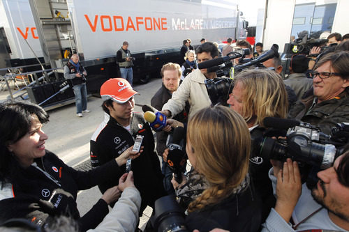 La prensa pendiente de Checo