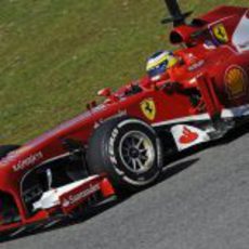 Pedro de la Rosa al volante del Ferrari F138