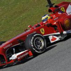 Pedro de la Rosa al volante del Ferrari F138