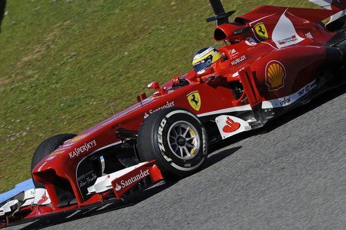Pedro de la Rosa al volante del Ferrari F138