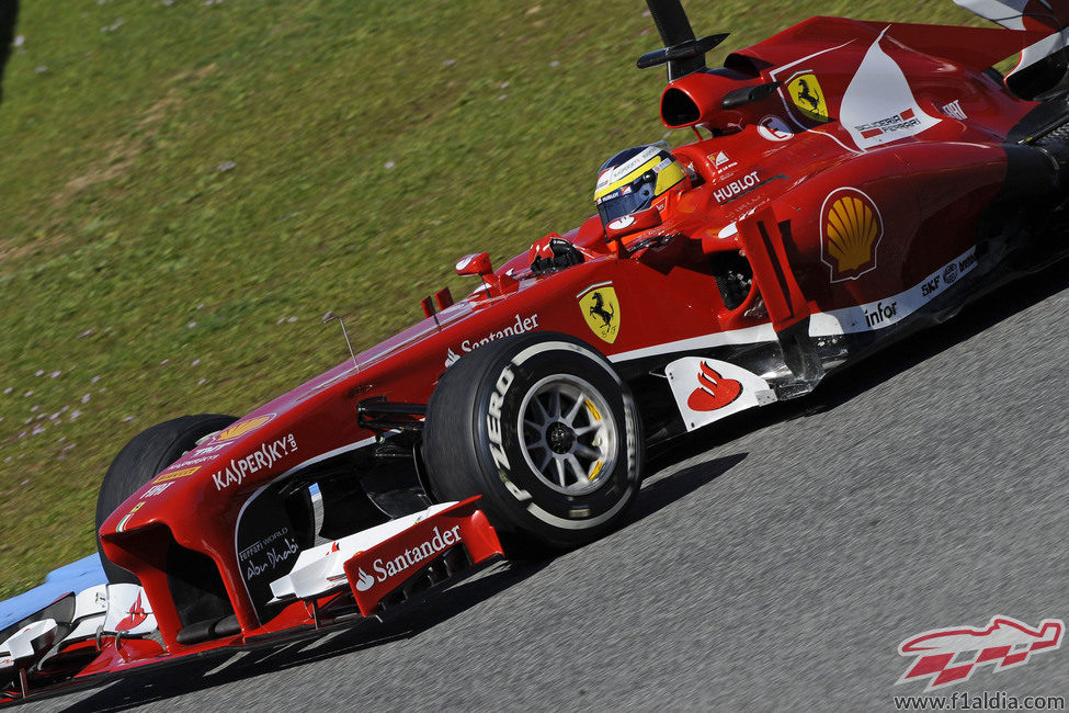 Pedro de la Rosa al volante del Ferrari F138