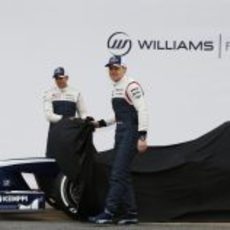 Pastor Maldonado y Valtteri Bottas destapan el FW35