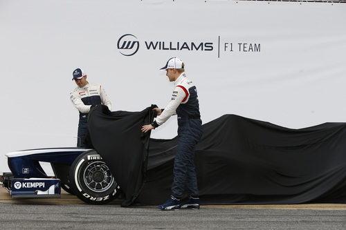 Pastor Maldonado y Valtteri Bottas muestran el morro del FW35