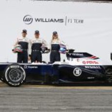 Los tres pilotos de Williams junto al FW35