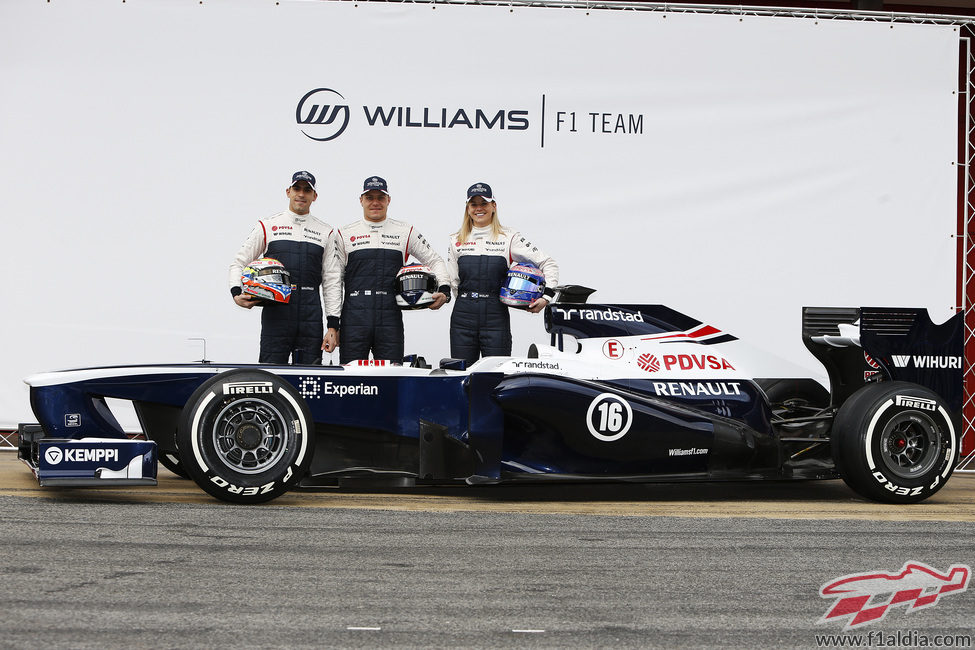 Los tres pilotos de Williams junto al FW35