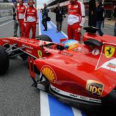 Fernando Alonso vuelve a boxes