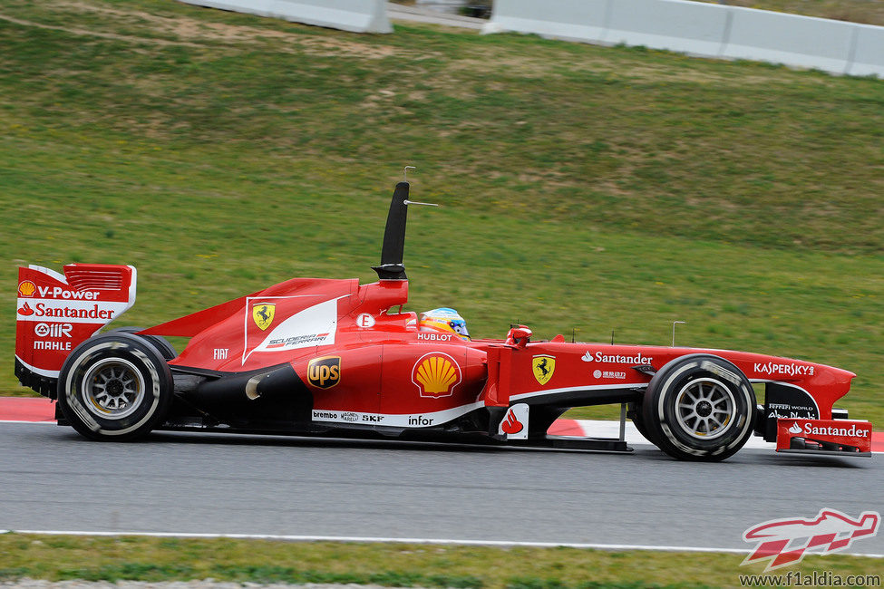 Fernando Alonso rodando en pretemporada