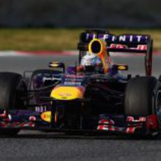 Sebastian Vettel en Montmeló con el RB9