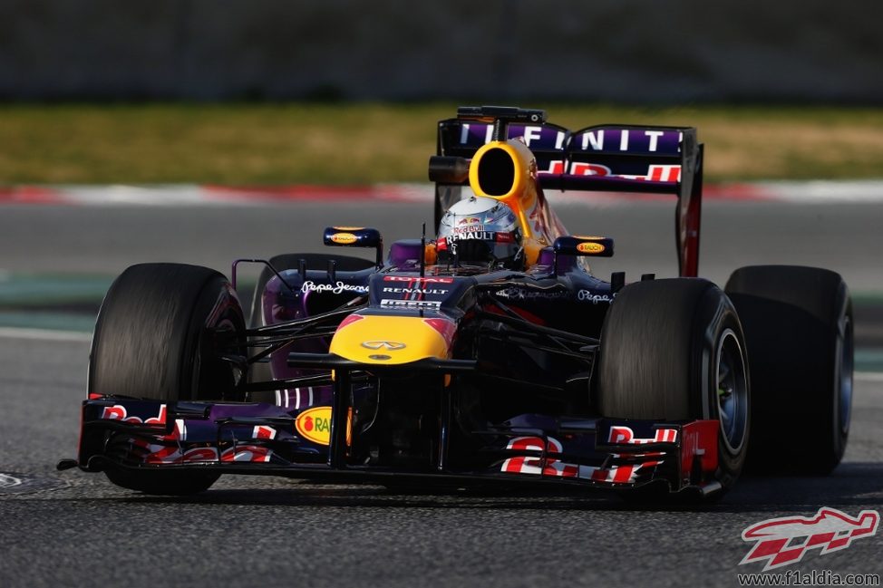 Sebastian Vettel en Montmeló con el RB9