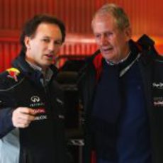 Christian Horner y Helmut Marko charla en Montmeló