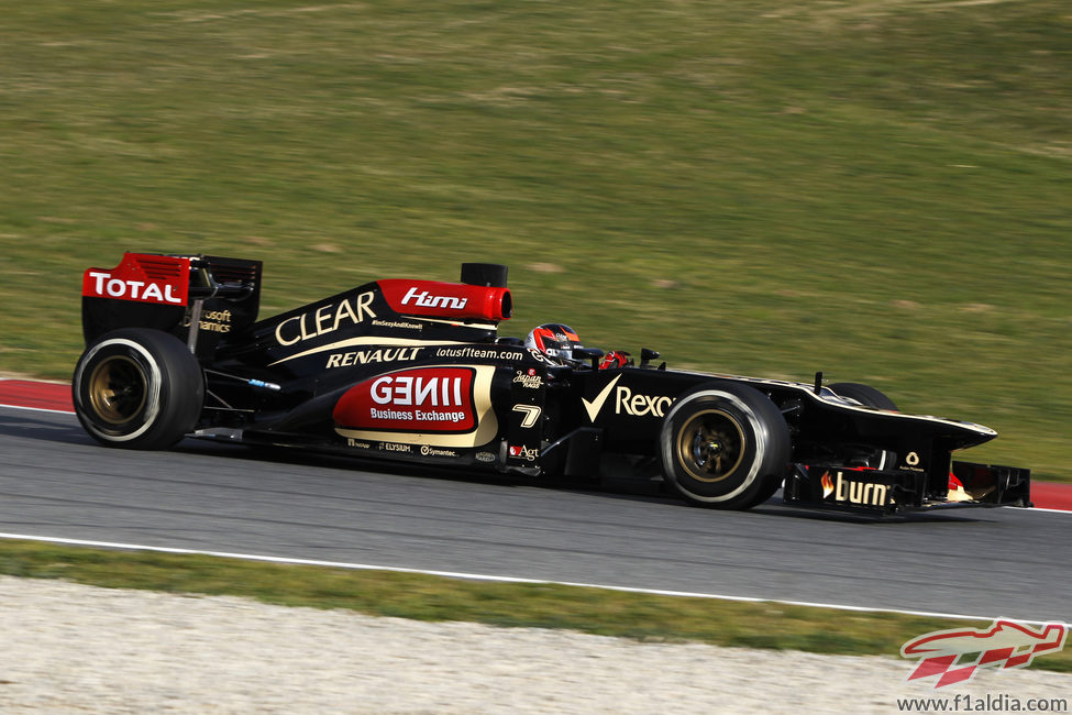 Kimi Räikkönen se estrena en Montmeló con el E21