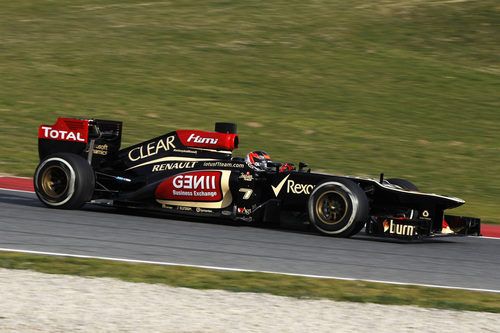 Kimi Räikkönen se estrena en Montmeló con el E21