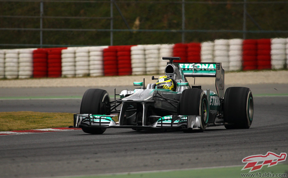 Nico Rosberg pilota el W04 en los test de Montmeló