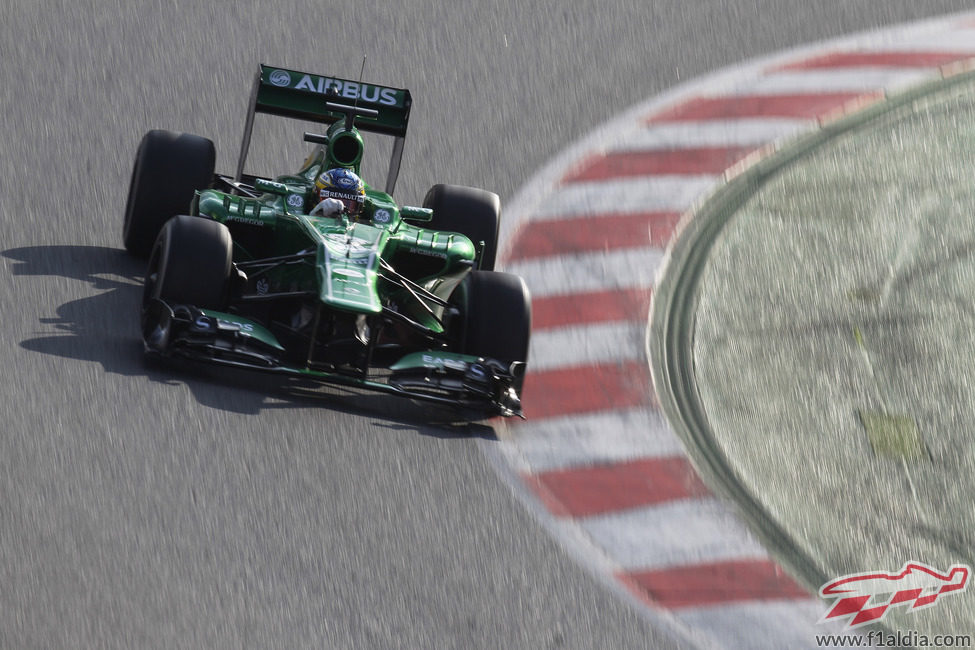 Charles Pic en la primera curva del Circuit