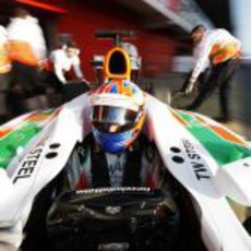 Paul di Resta a boxes