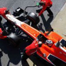 Max Chilton con el MR02 entrando de boxes