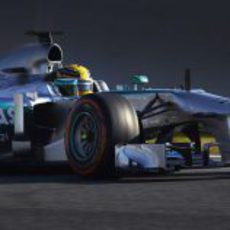 Lewis Hamilton rueda con el W04 en Barcelona