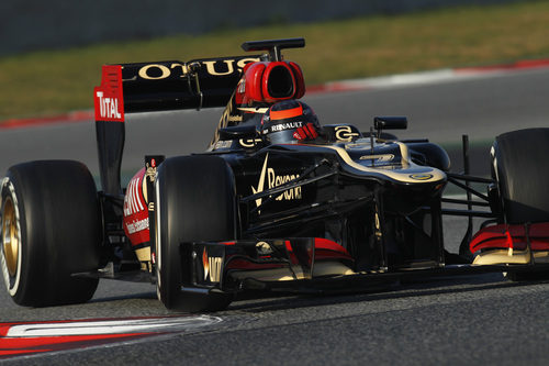 Kimi Räikkönen en la última chicane de Montmeló