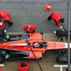 Trabajo en el box de Marussia