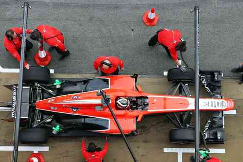 Trabajo en el box de Marussia