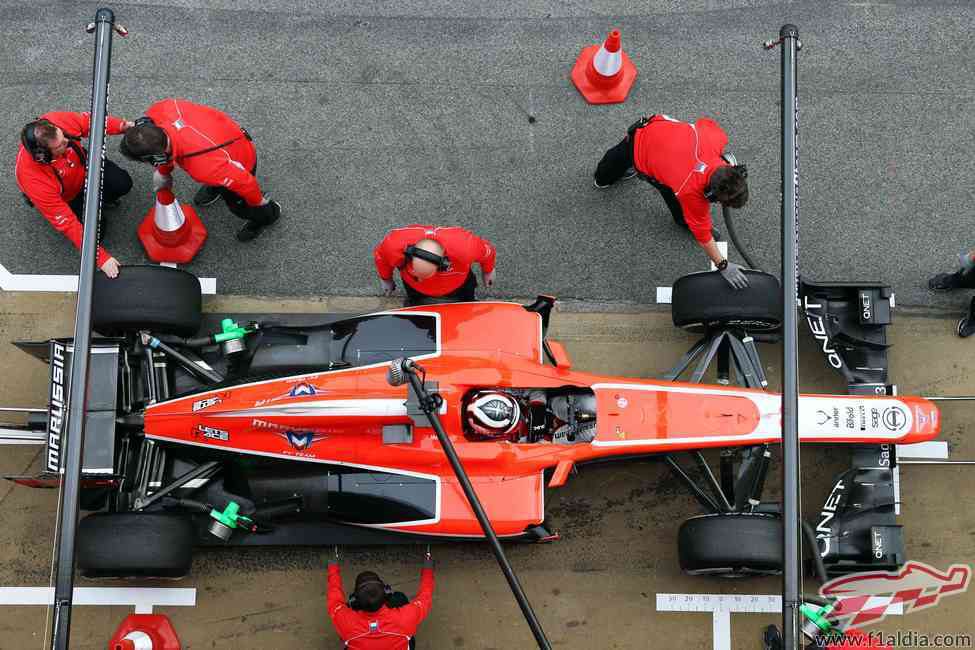 Trabajo en el box de Marussia