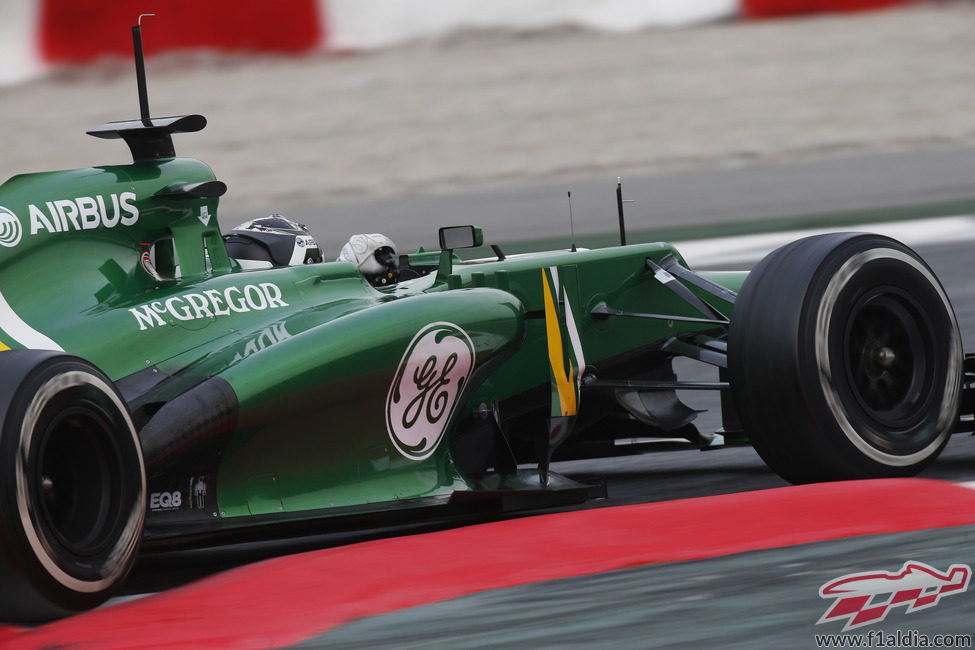 Giedo van der Garde rodando en Barcelona