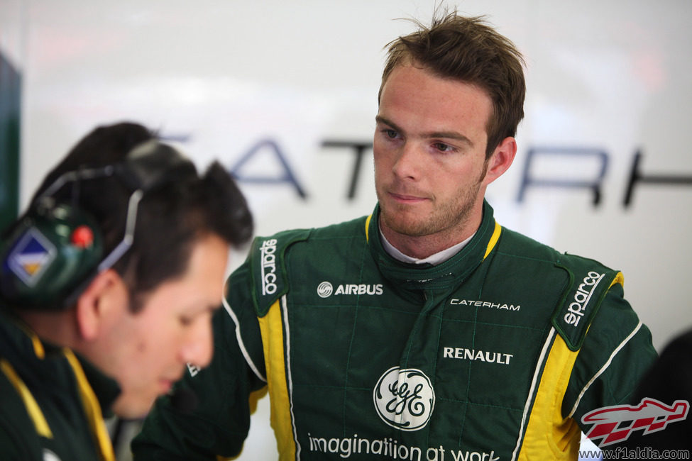 Giedo van der Garde en el box de Caterham