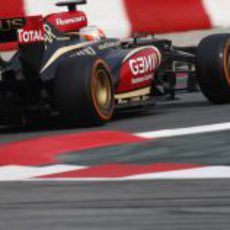 Romain Grosjean con el Lotus E21