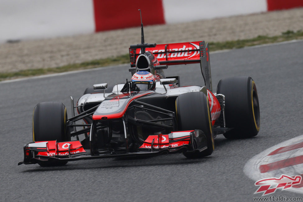 Jenson Button afrontando la curva 5 de Montmeló