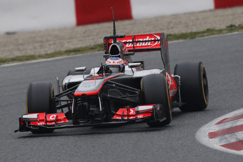 Jenson Button afrontando la curva 5 de Montmeló